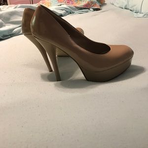 REDUCED Nude pumps