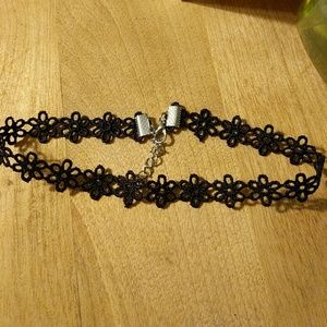 Flower chocker necklace