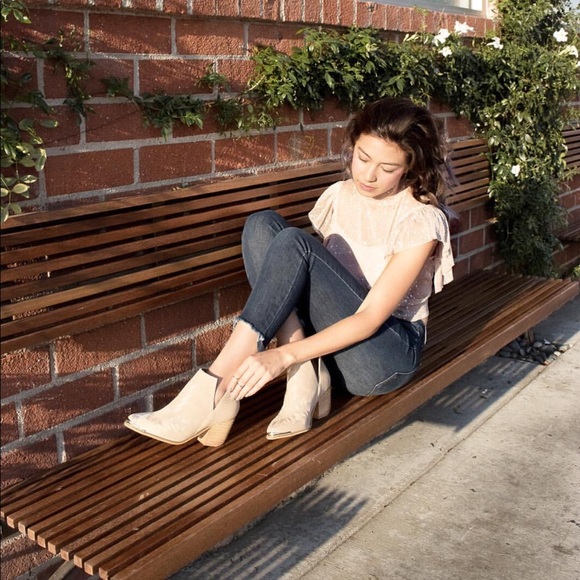 Western-inspired ankle boots. - Picture 3 of 4