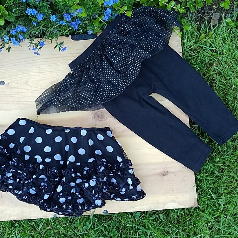 Pok-a-dot skirt and leggings w/ skirt