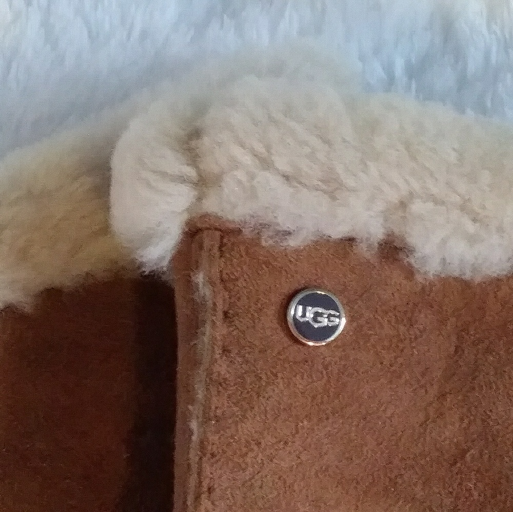 Never warn Uggs fitted gloves