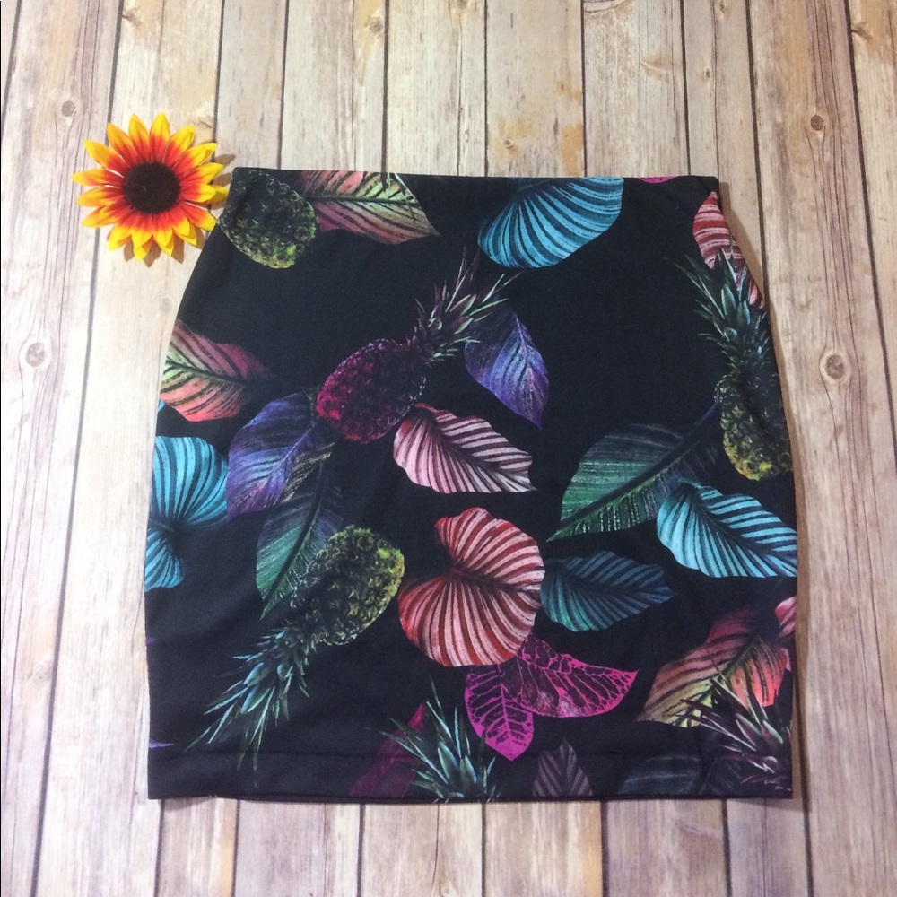 NWT!! H&M pineapple floral skirt!
