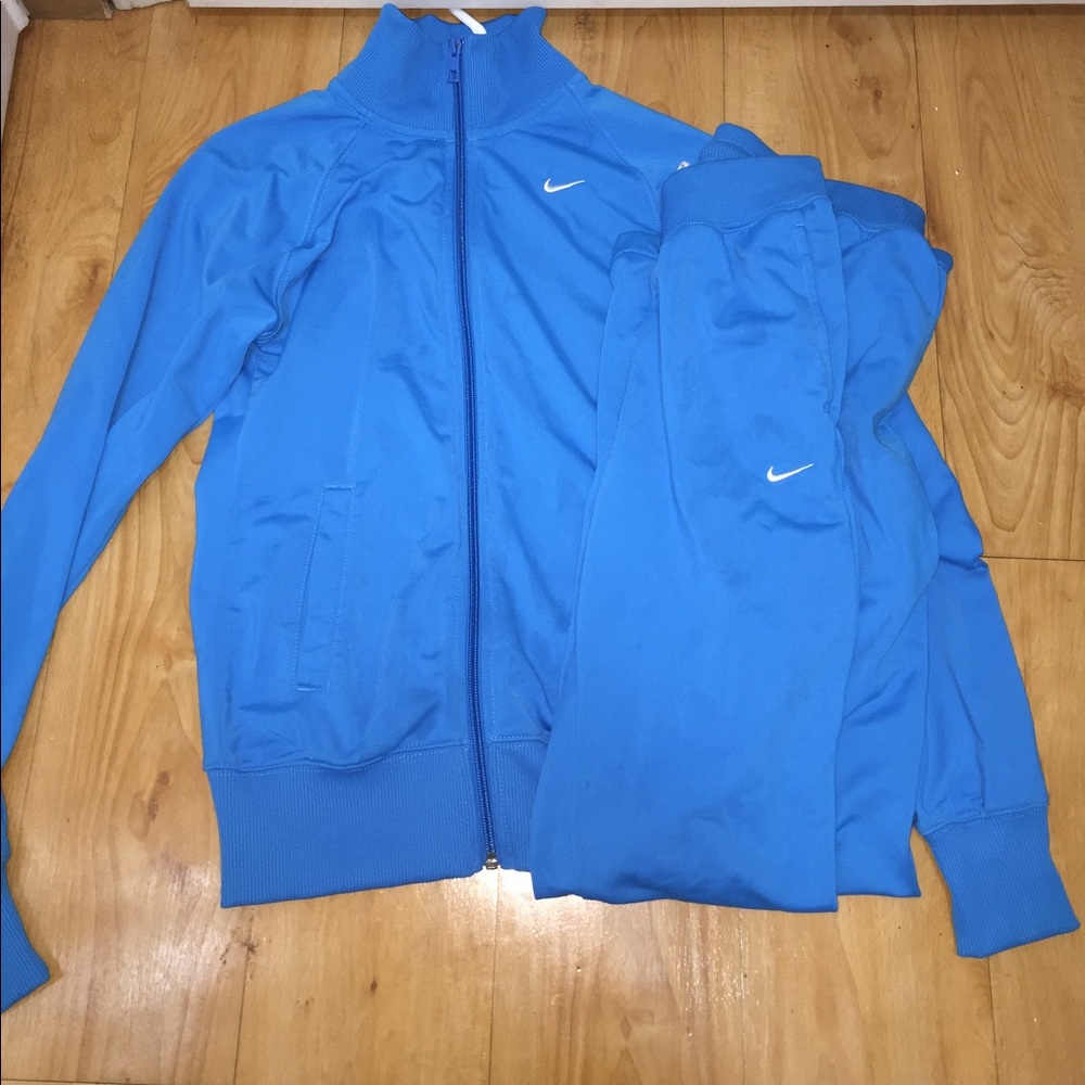 Nike jogging suit