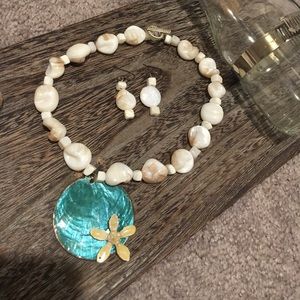 Beautiful beachy necklace and earrings!