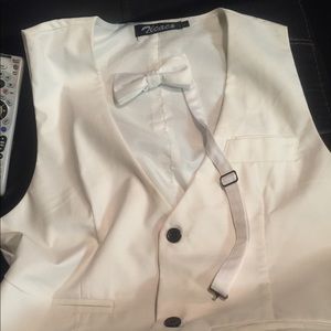 Men white vest w/bow tie
