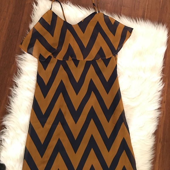 Chevron Printed Maxi Dress with tie back - Picture 2 of 3