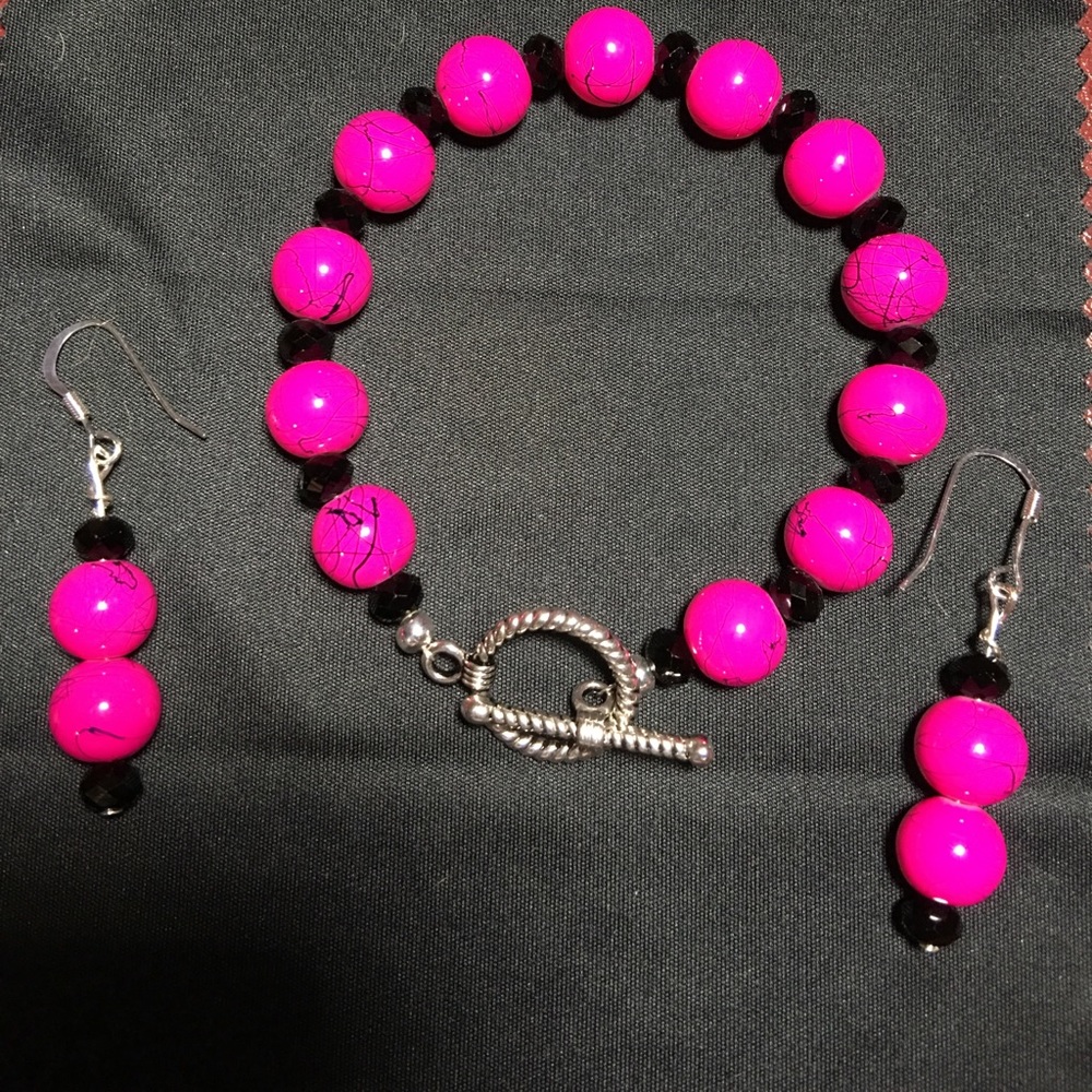 Bracelet and earrings set. I make my own
