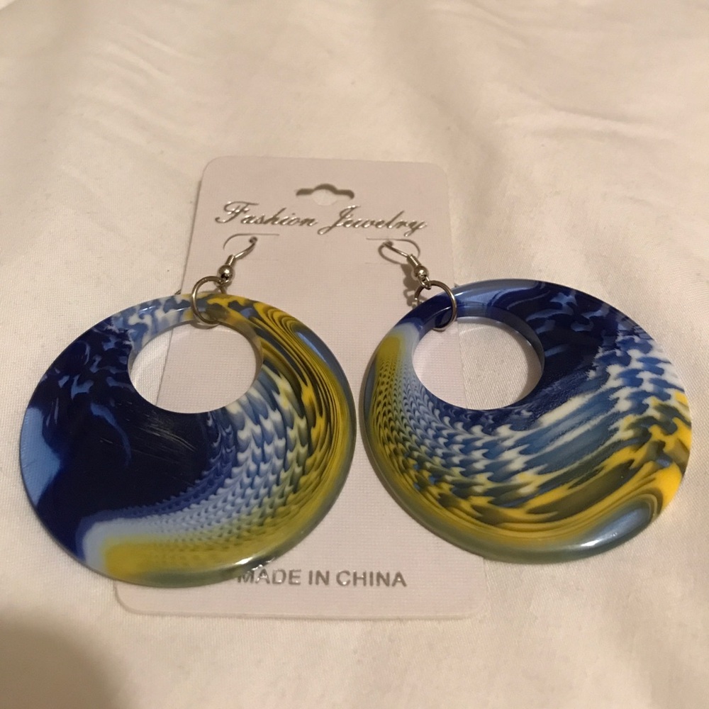 GAME DAY EARRINGS! 🏈 Blue and gold earrings