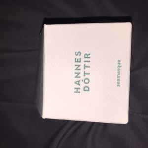 Hannes Dóttir Seamasque