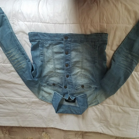 Clothes - Picture 6 of 6