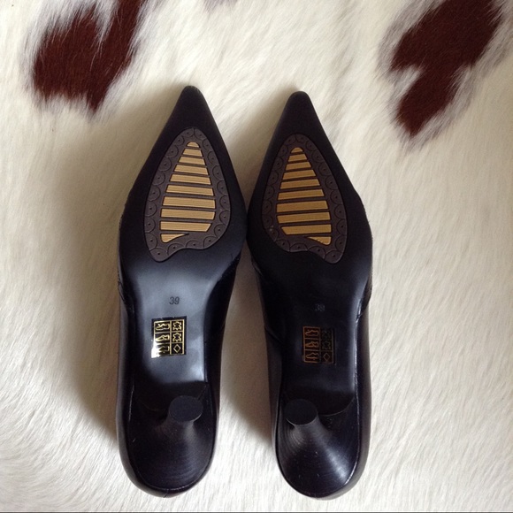 Morandi Statement Pumps - Picture 6 of 8