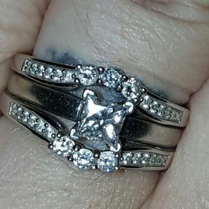 Leo diamond ring with a wrap