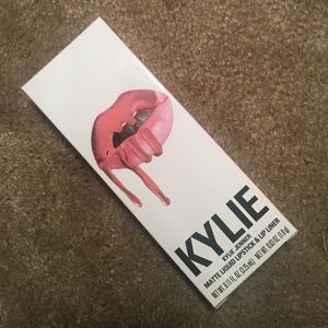 Kylie Kip Kit in "Apricot"