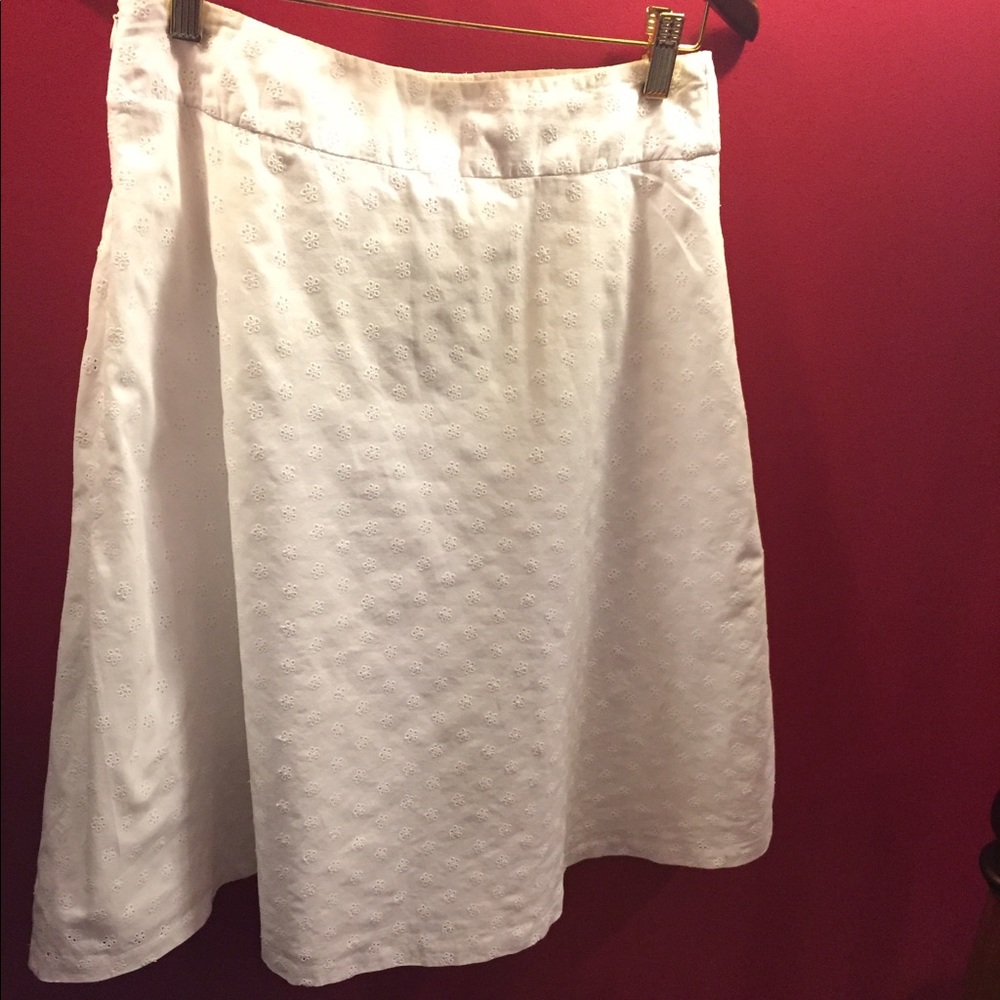 🍁🍂Fall sale! Sweet ivory eyelet skirt by the Gap