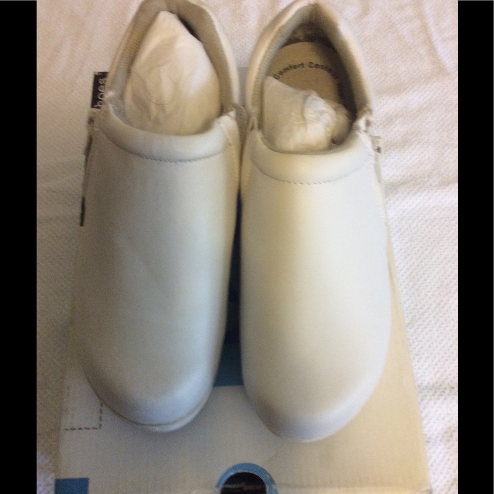 Spring Step Wmen's White Slip Resistant Shoes-Sz 6