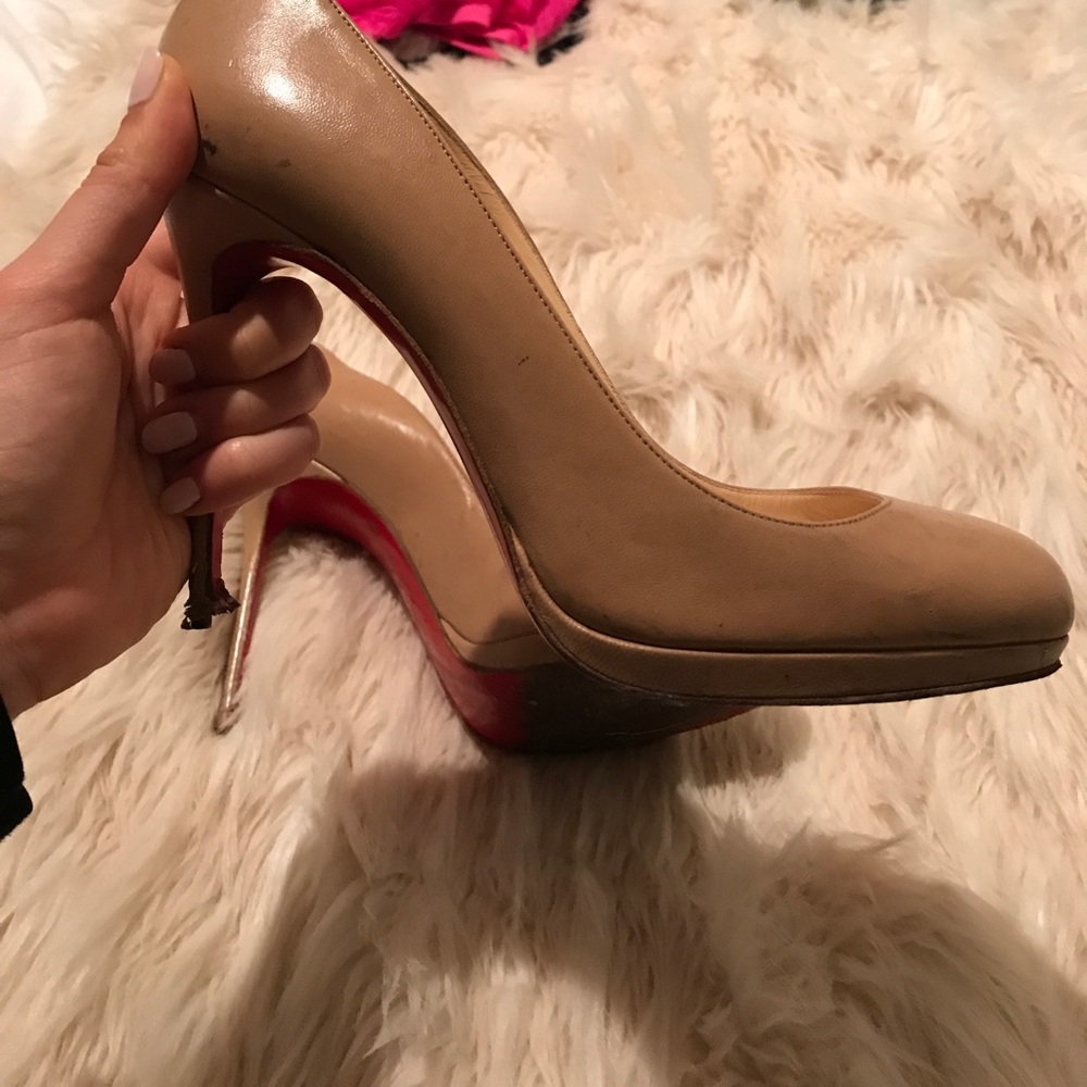 Authentic Louboutin 39 nude pumps - need love