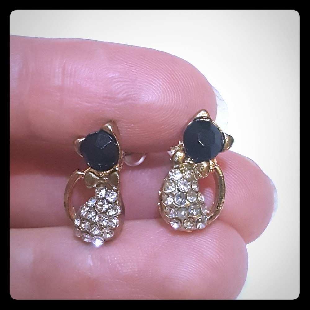 ❤️Cats with bow ties earrings! NWOT