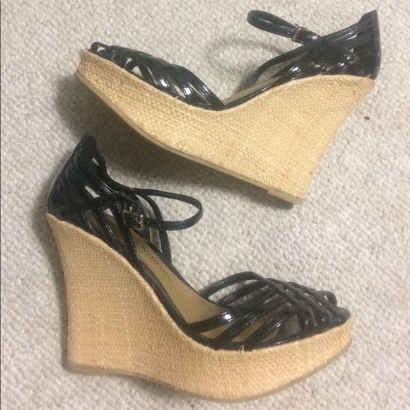 Chinese Laundry Platform Wedge - Picture 2 of 8