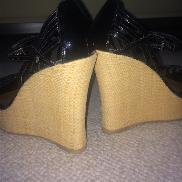 Chinese Laundry Platform Wedge - Picture 5 of 8