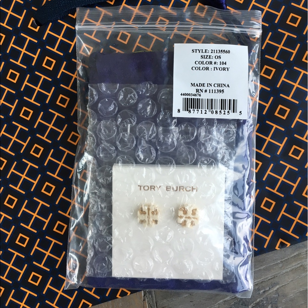 LAST ONE! NWT Tory Burch Ivory Logo Stud Earrings - Picture 5 of 5