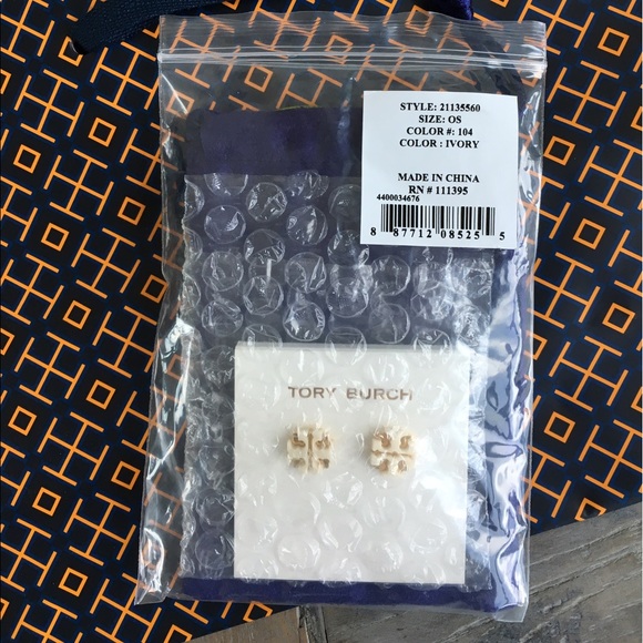 LAST ONE! NWT Tory Burch Ivory Logo Stud Earrings - Picture 5 of 5