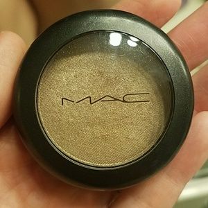 MAC pro longwear eyeshadow "sweet satisfaction"