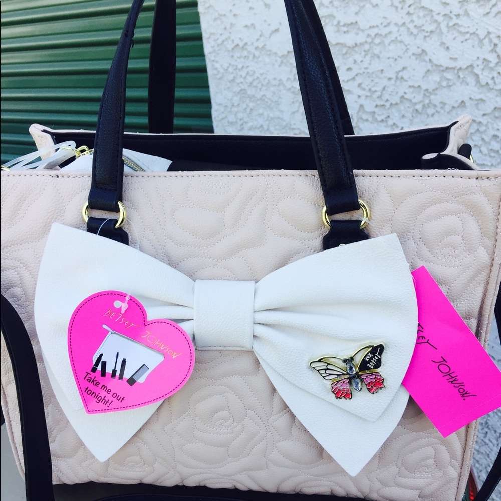 💓SOLD 💓 Betsey Johnson satchel bag