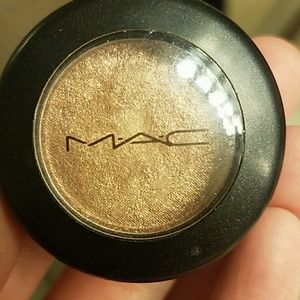 MAC honey lust eyeshadow