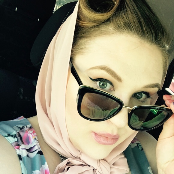 Meet your Posher, Sara - Picture 3 of 4