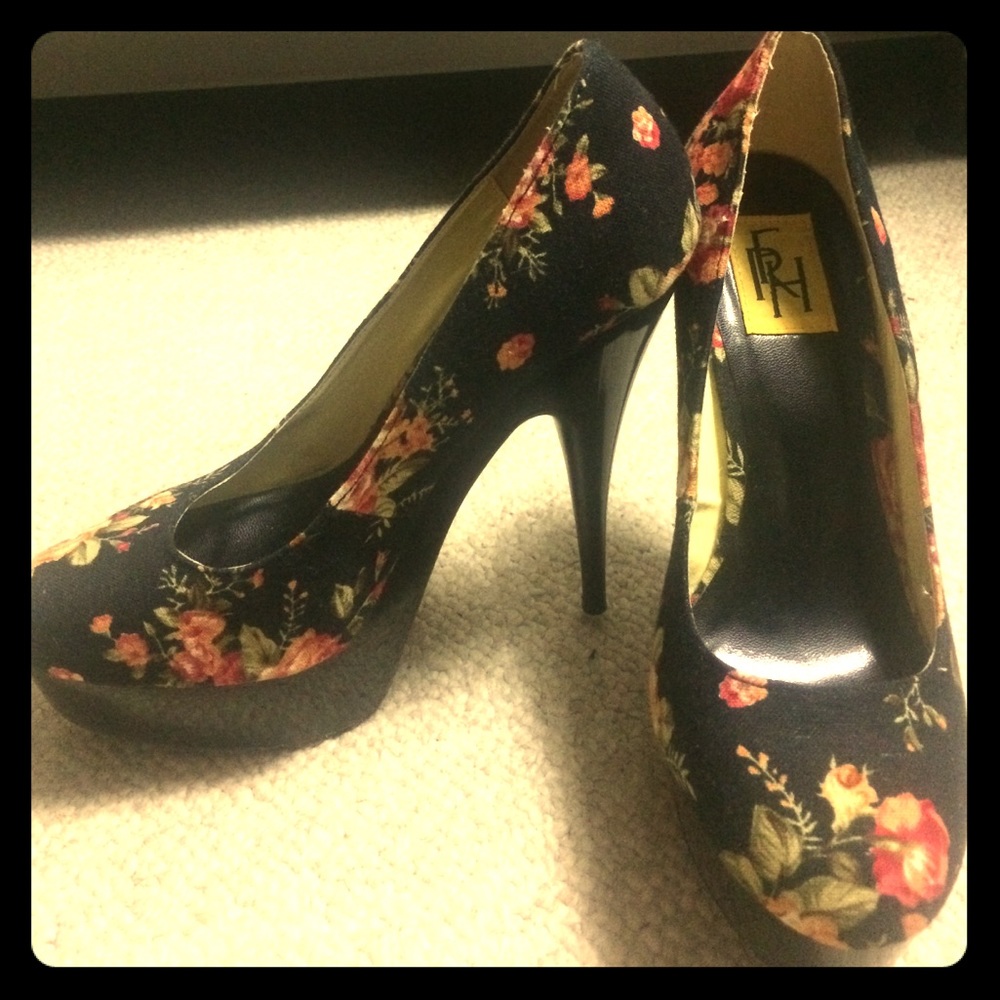 NWOT Platform Stiletto Sz.8