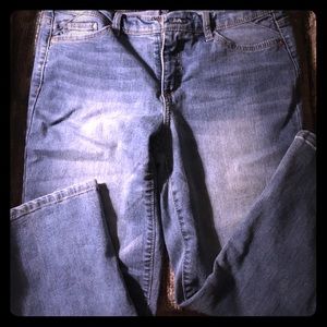 BANDOLINO Capri pants 👖