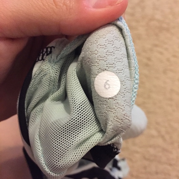 Lululemon striped sports bra size 6 - Picture 4 of 5