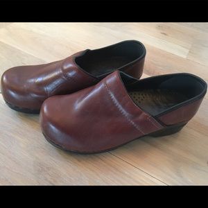 Lands End Brown Sable Leather Clogs
