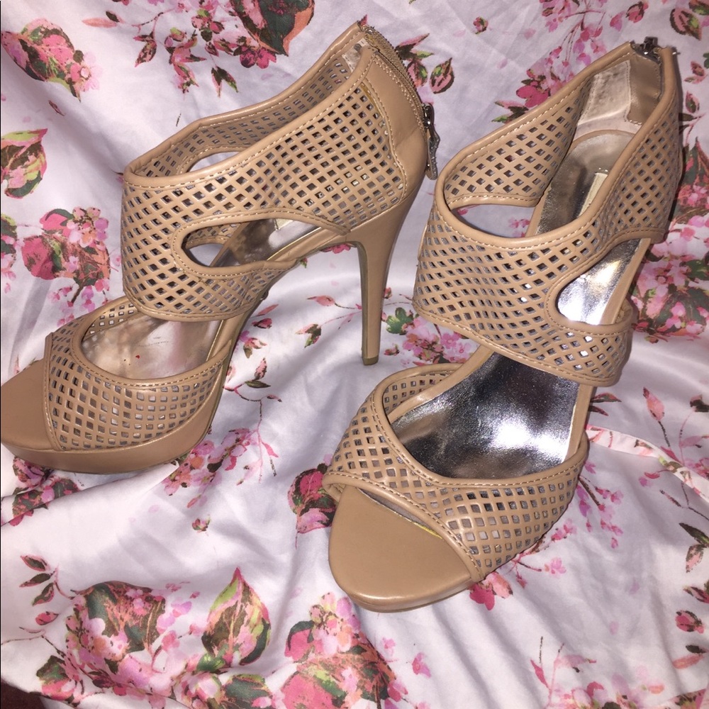 WORN ONCE Vera Wang pumps! 👠