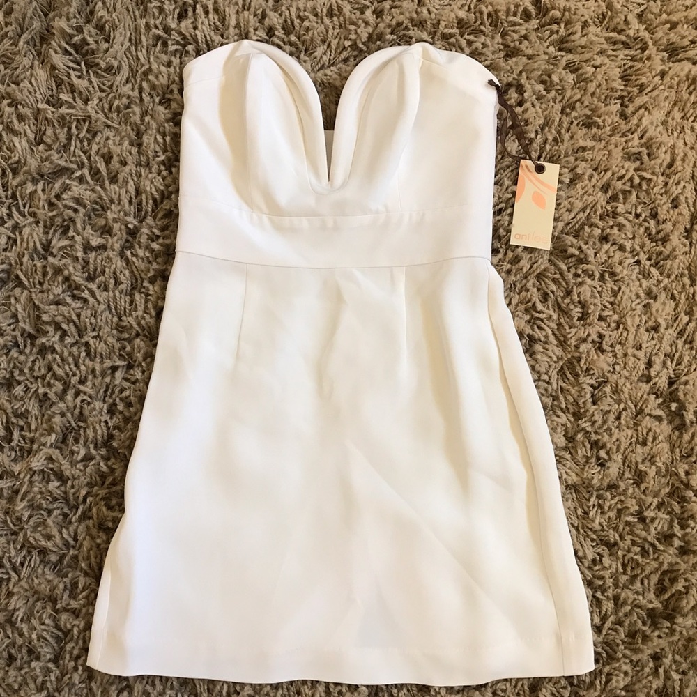 Anilee Ivory deep V strapless mini dress