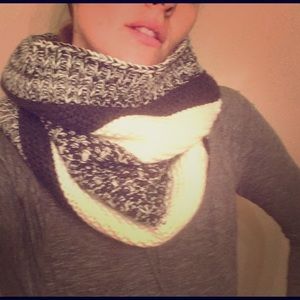 Chunky Knit Black + White Infinity Scarf- Like New