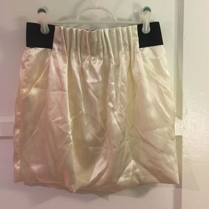 Last chance before goodwill! NWT Arden B ivory white silky skirt M w pockets