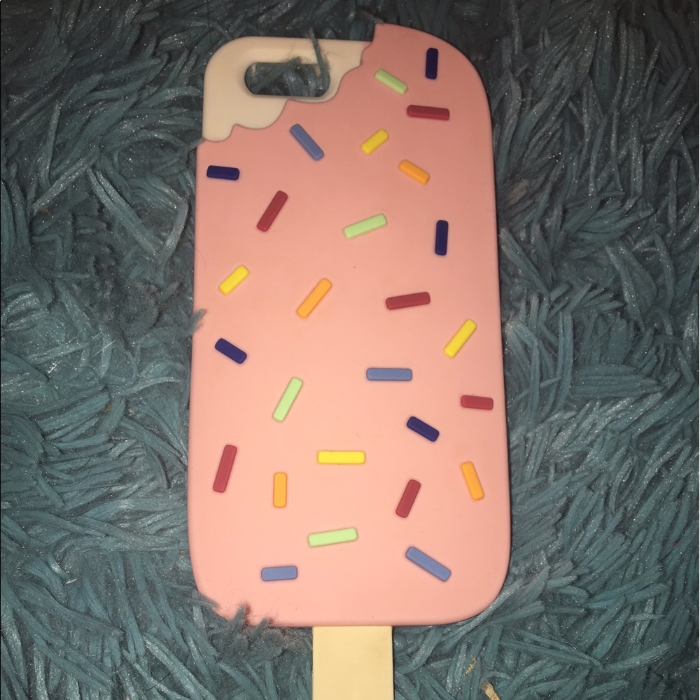 ACCEPTING OFFERS💛💛💛TORY BURCH ICECREAM CASE❤️