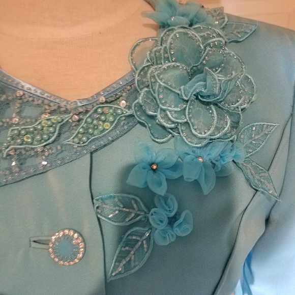 Turquoise pageant suit - Picture 2 of 4