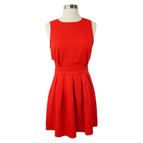 ❗️FINAL PRICE❗️Red Backless Scallop A Line Dress - Picture 3 of 5