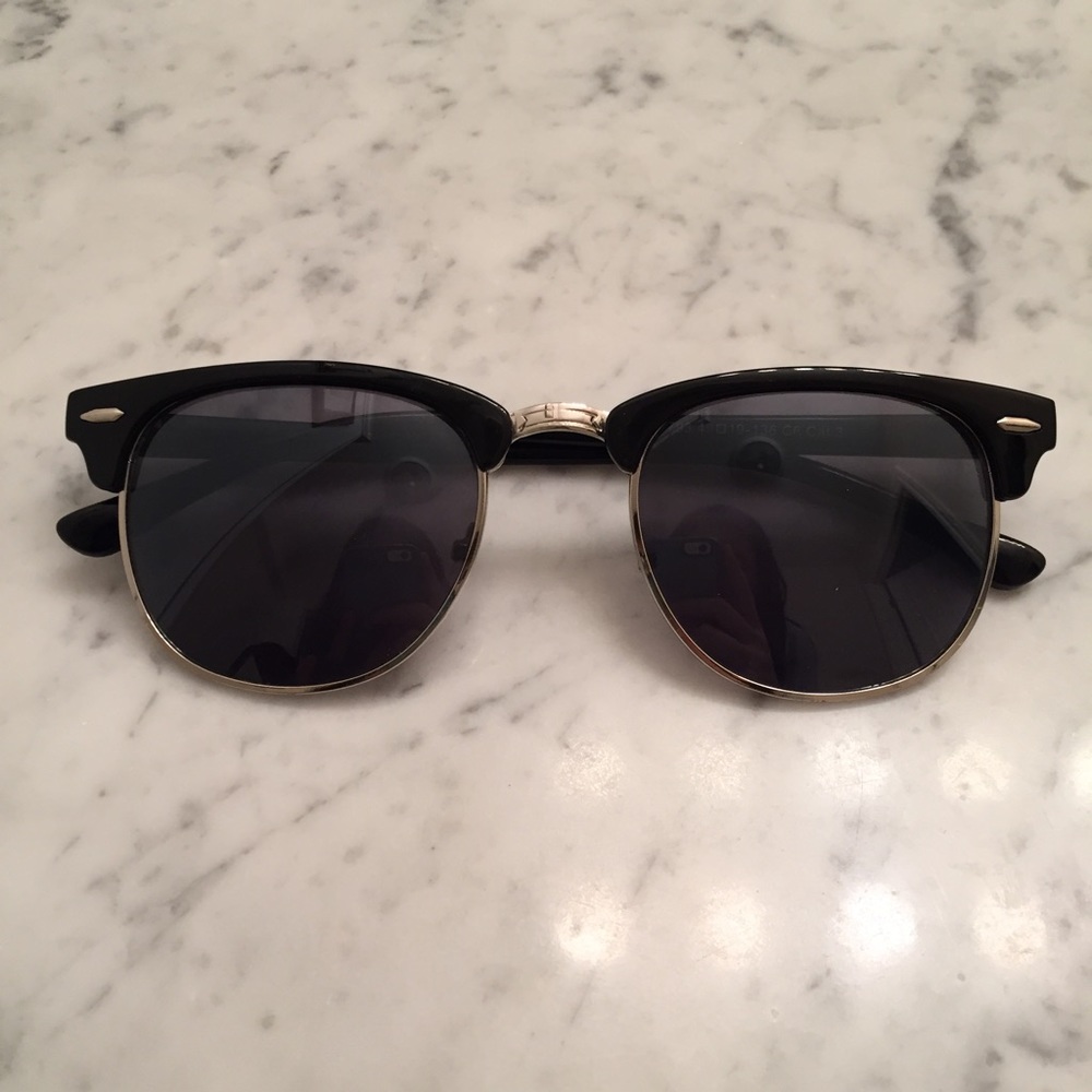 TRADED black round sunglasses
