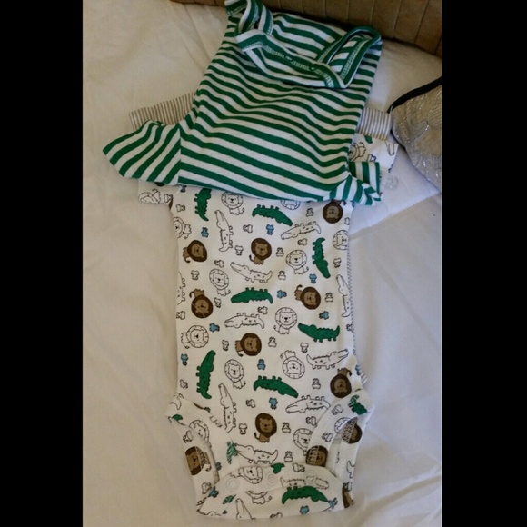 🎉Host Pick!🎉 NB 3pk Carter's Baby Boy Onsies - Picture 4 of 7