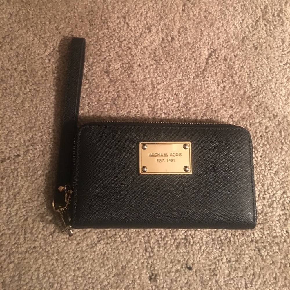 Black Michael Kors Wristlet Wallet