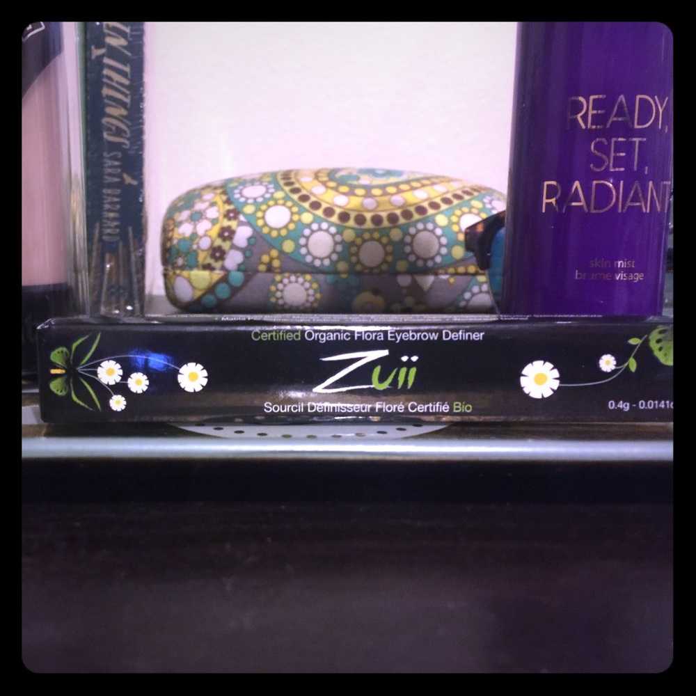 Eyebrow Definer by Zuii Organic