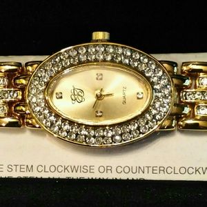 STUNNING WHITE DIAMONDS WATCH BY ELIZABETH TAYLOR