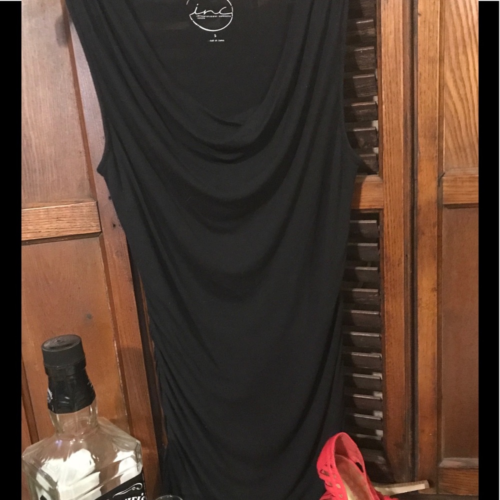 Classy Black fitted sleeveless top