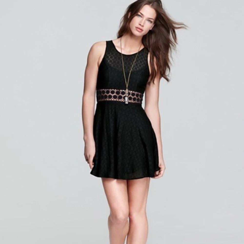 ✨HP✨ Free People Daisies Daisy Waist Dress