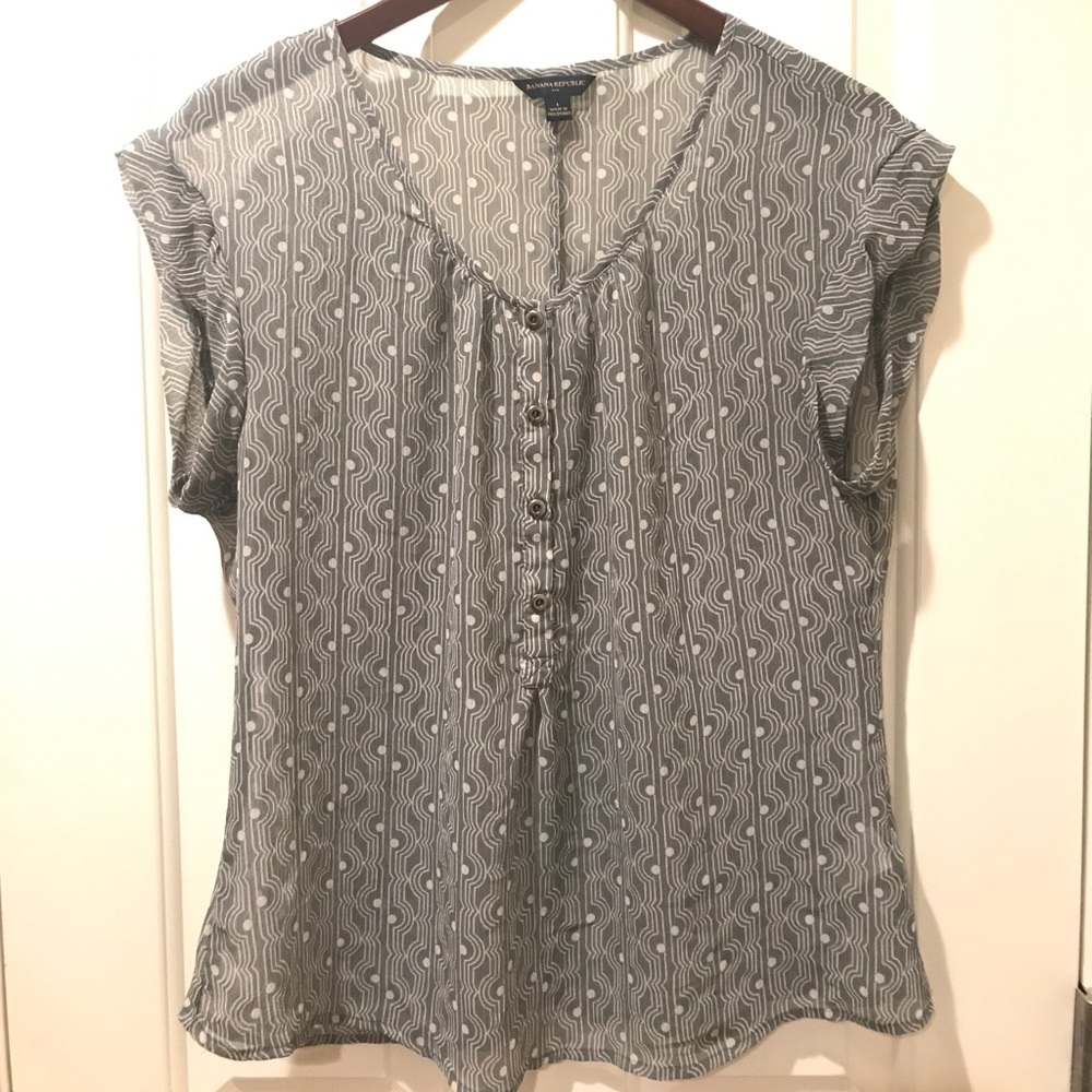 Banana Republic Sheer Short Sleeve Blouse Large