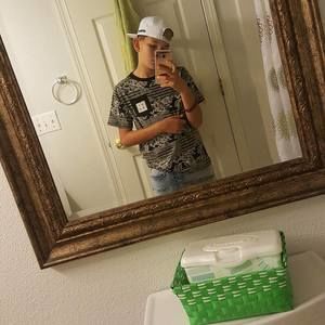 Meet your Posher, Levi