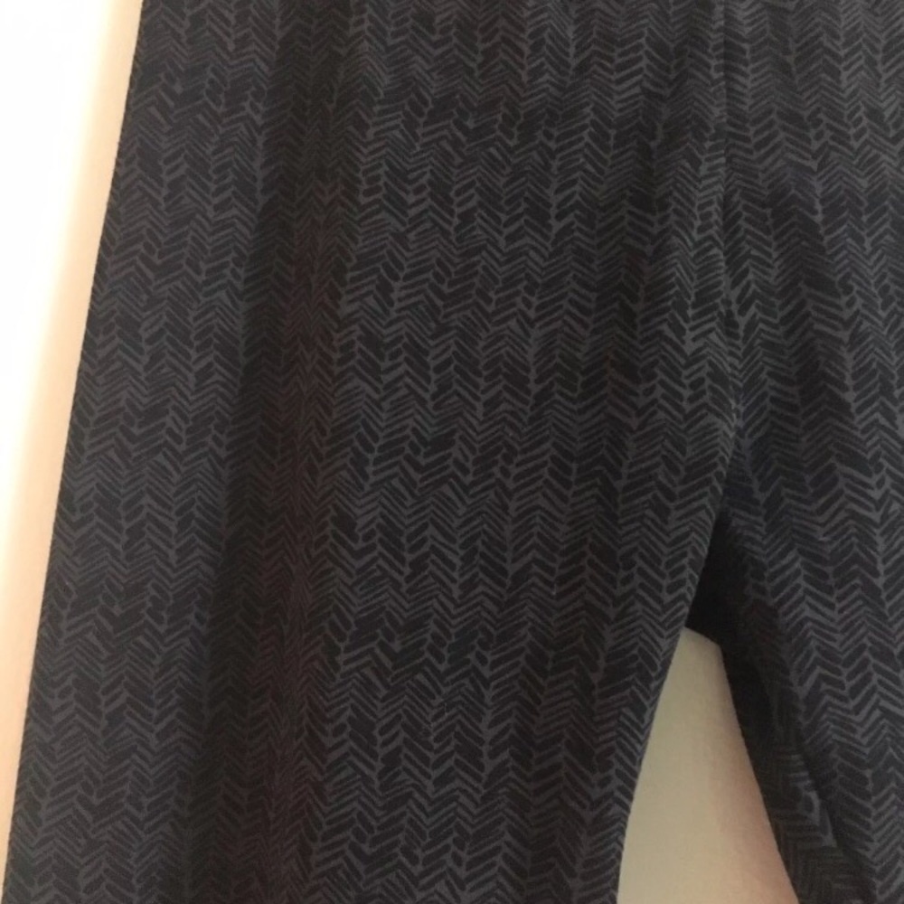 Athleta gray/black pattern leggings size XS